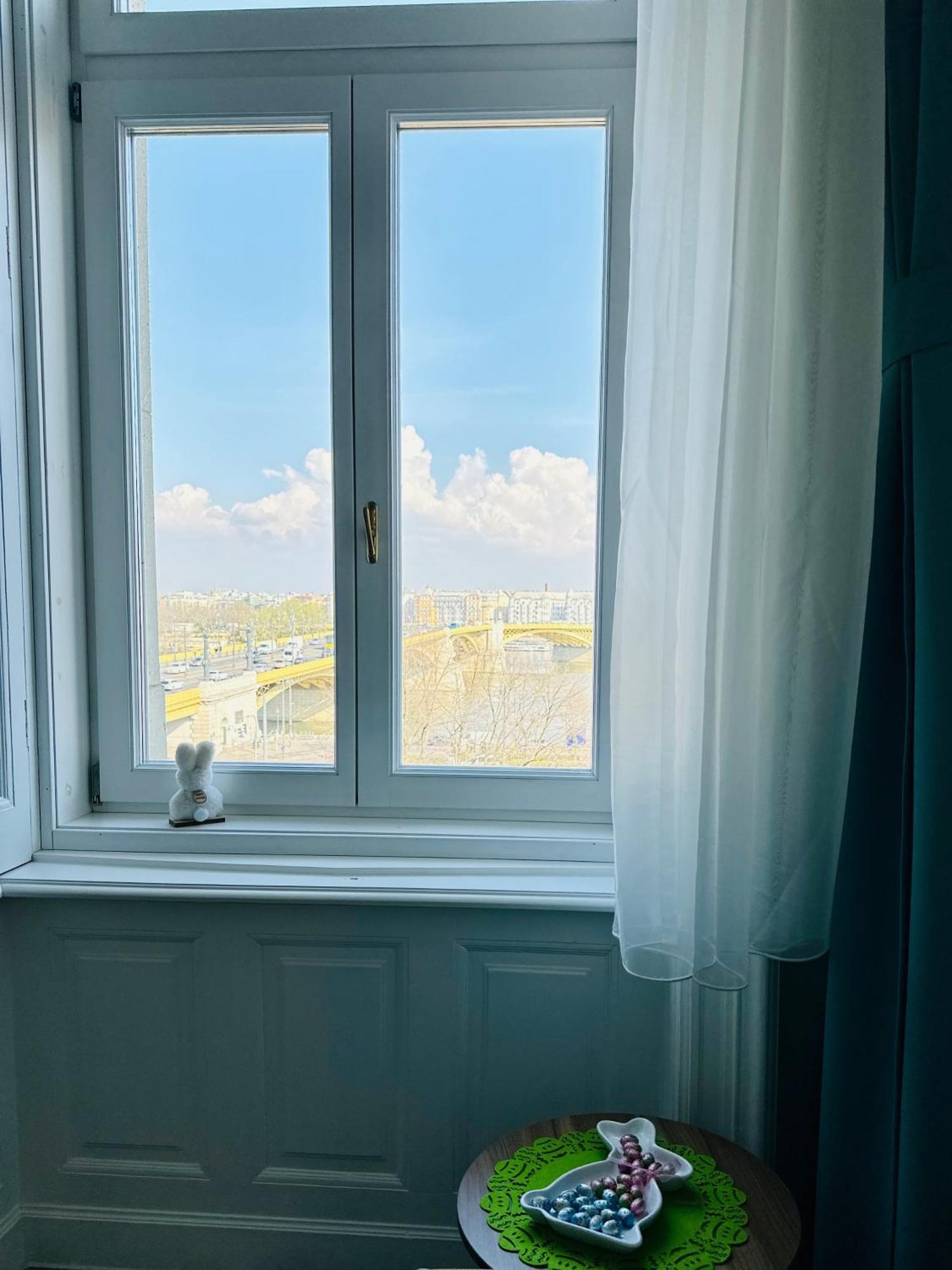 Over The Danube Budapest Extérieur photo