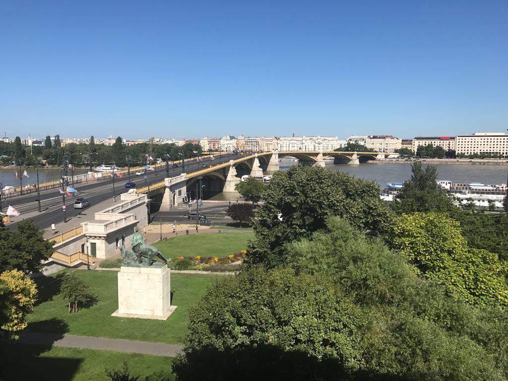 Over The Danube Budapest Extérieur photo